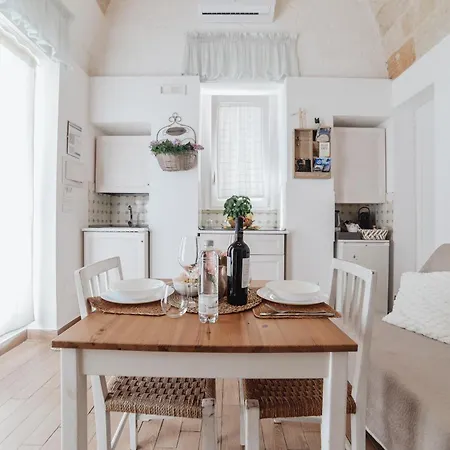 A L Tourist House - La Corte Di Cavuor モノーポリ